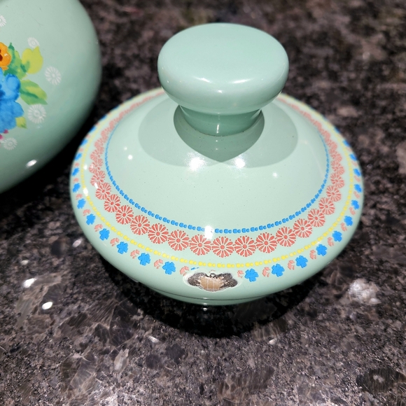 The Pioneer Woman Breezy Blossom Enamel On Steel 1.9-Quart Tea Kettle (FLAW) - Picture 16 of 16